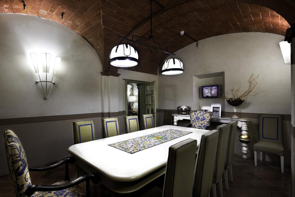 מונטאיונה Unahotels Palazzo Mannaioni Toscana מראה חיצוני תמונה