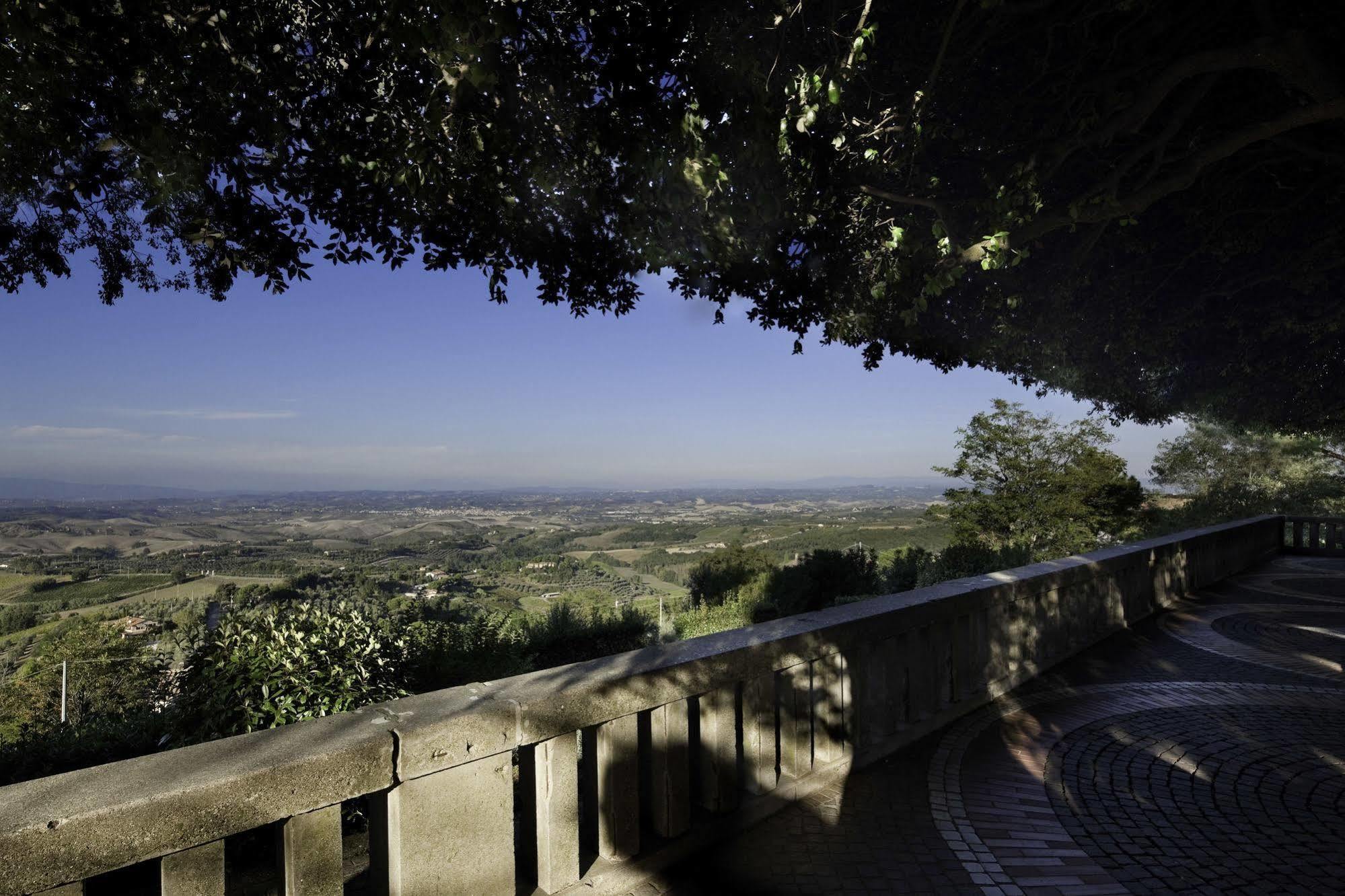 מונטאיונה Unahotels Palazzo Mannaioni Toscana מראה חיצוני תמונה